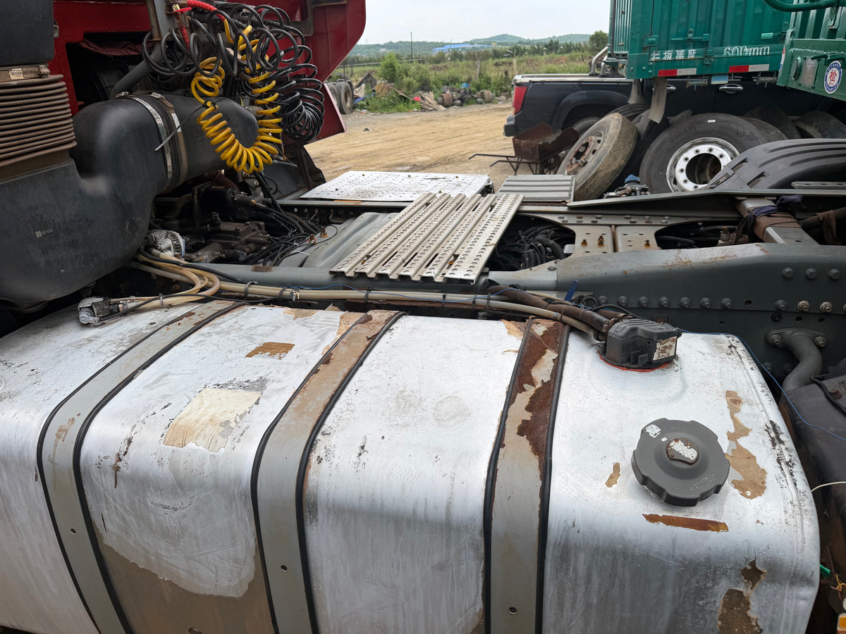 Used SINOTRUK HOWO 430 HP 6×4 Tractor Truck-1892