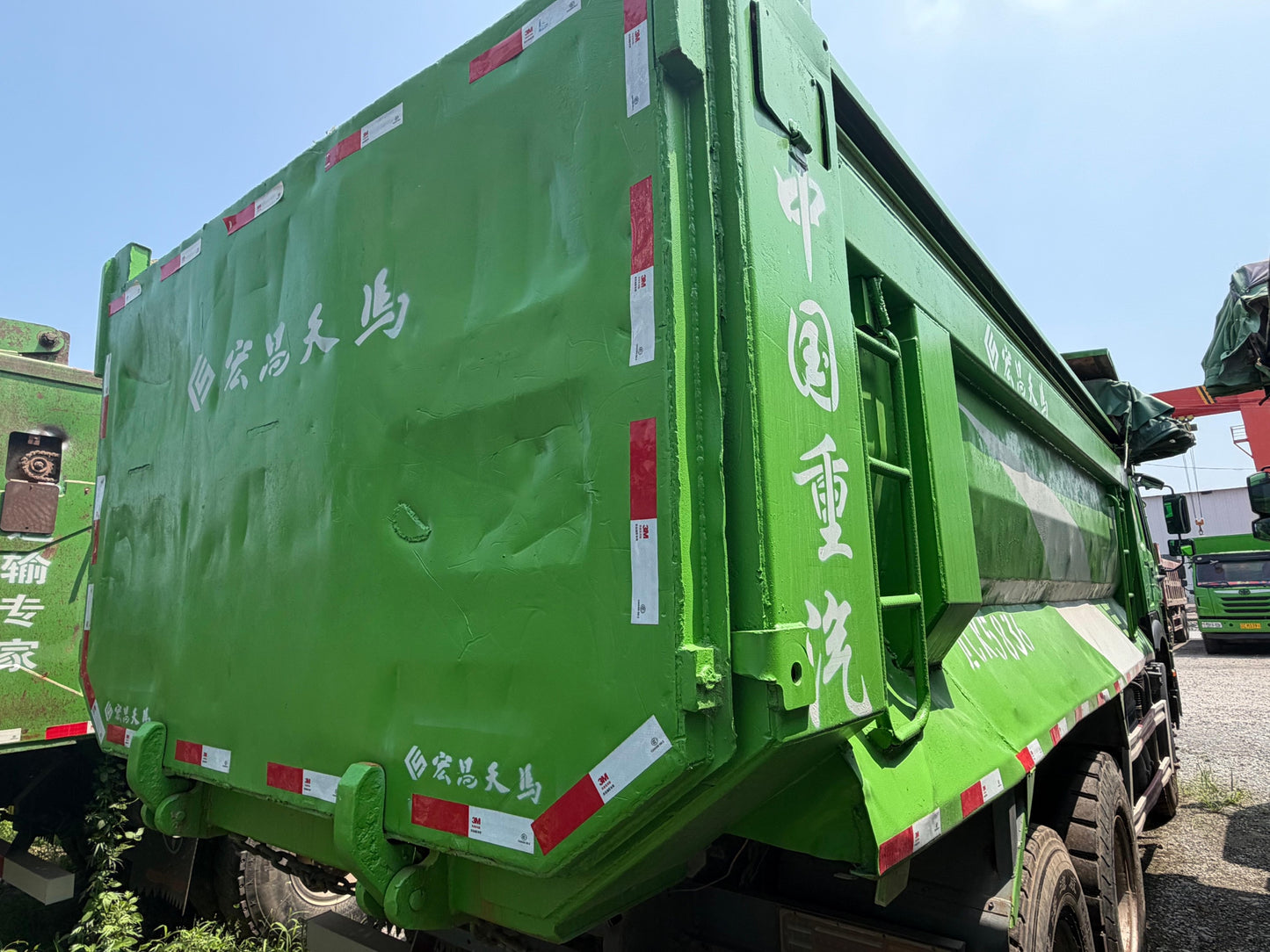 Used SINOTRUK HOWO 380 HP 6×4 Dump Truck