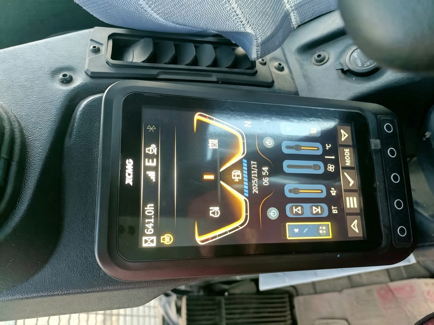 Used 2025 XCMG XE80WG 6.9 t Wheeled Excavator – Unit 00082