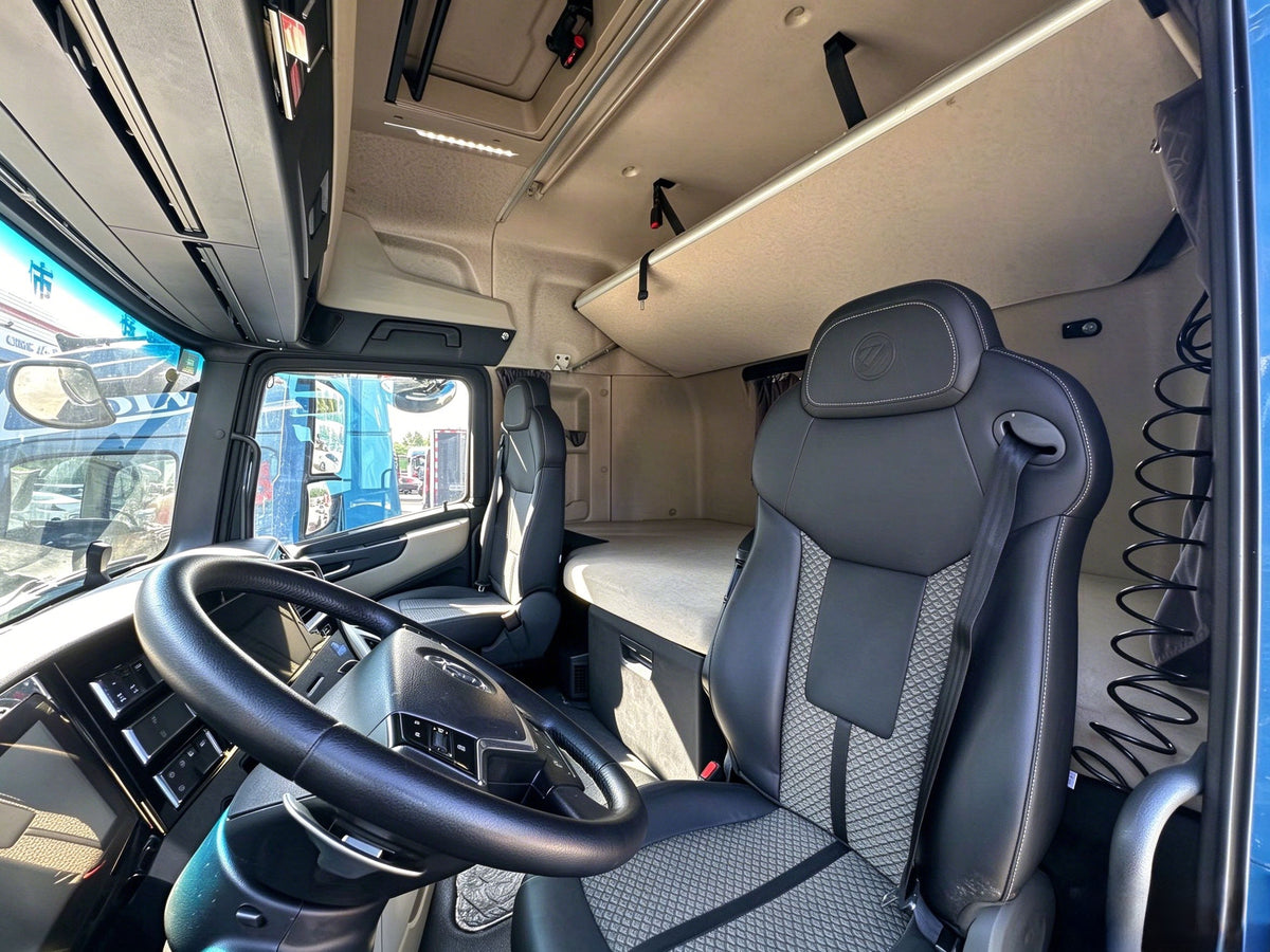Used Oct 2024 AUMAN EST Xinghui 620 hp 2,0000km 6X4 Tractor Truck