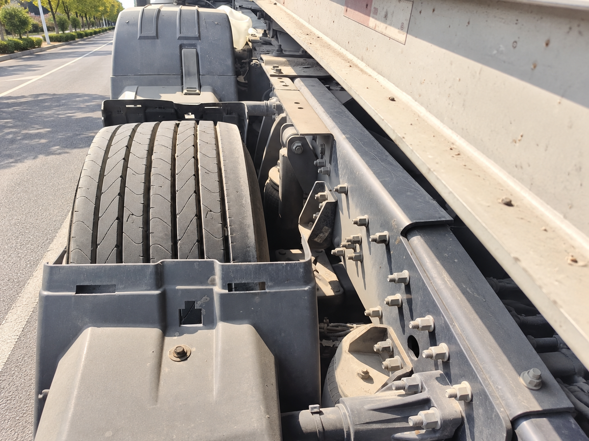 Used 2022 Dongfeng Tianlong GX 560 hp 6X4 Tractor Truck
