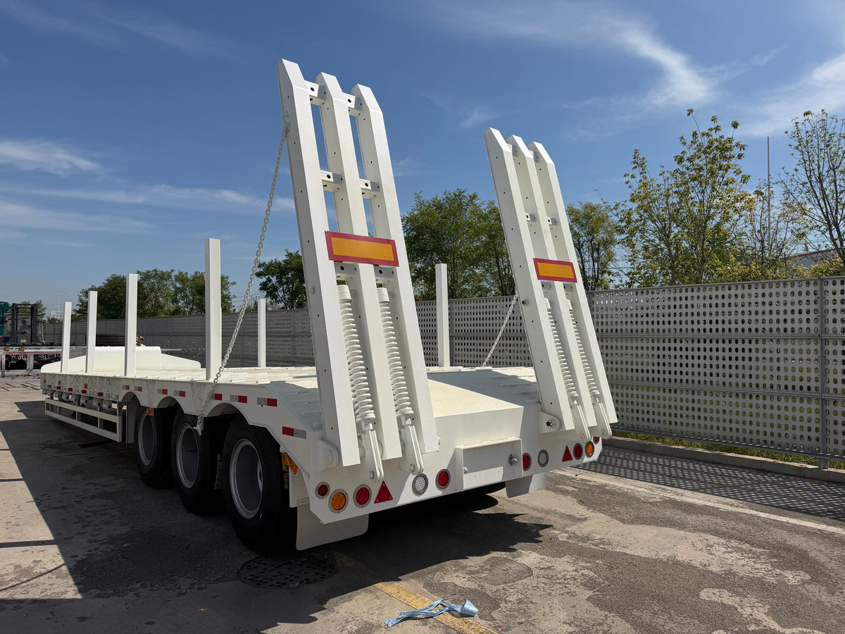 New XCMG XG0CDT860P 72420 kg 13.75 m Lowbed Semi-Trailer
