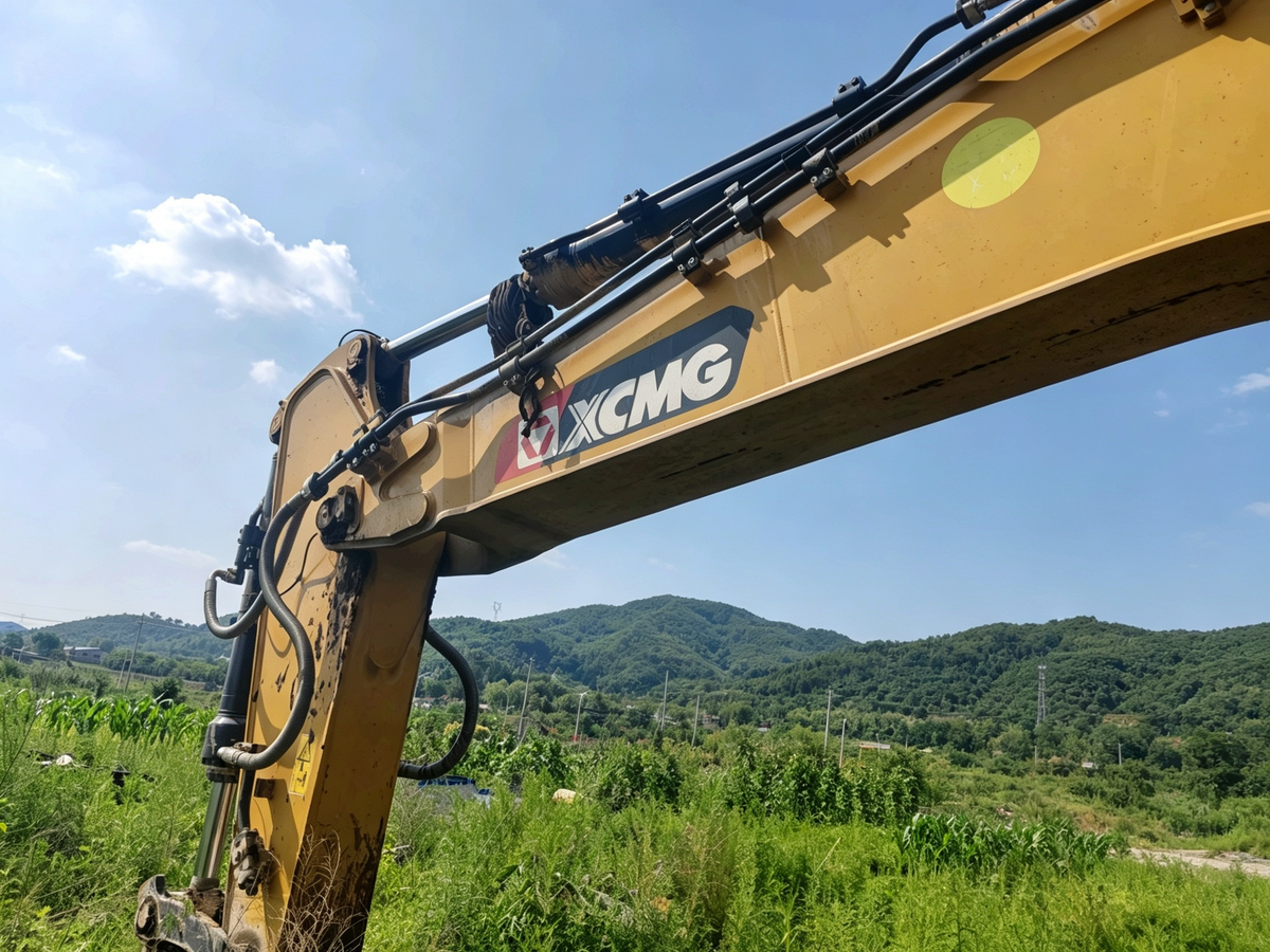 Used XCMG XE600DK MAX 59.5 t Crawler Excavator - Unit 00101