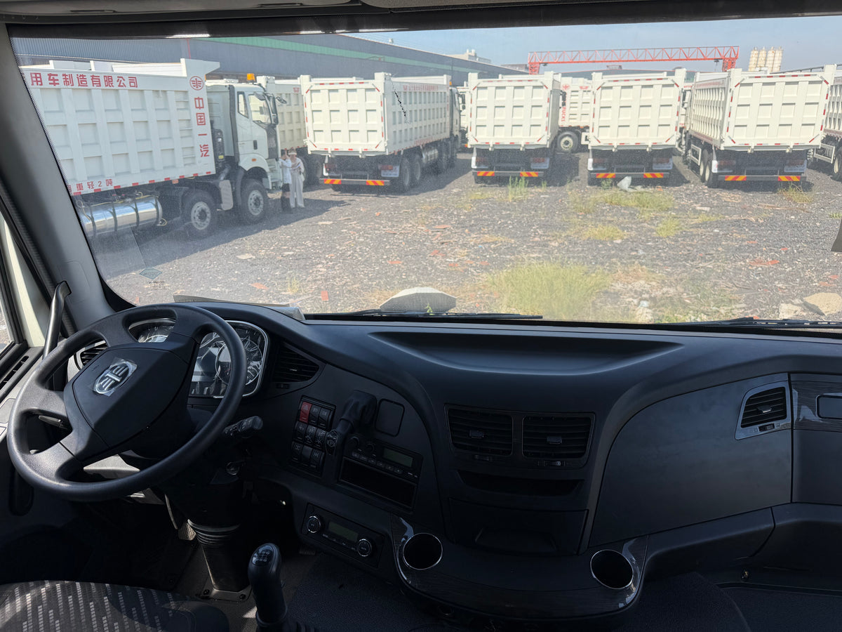 New FAW Jiefang J6P‑390 390 hp 8X4 Dump Truck