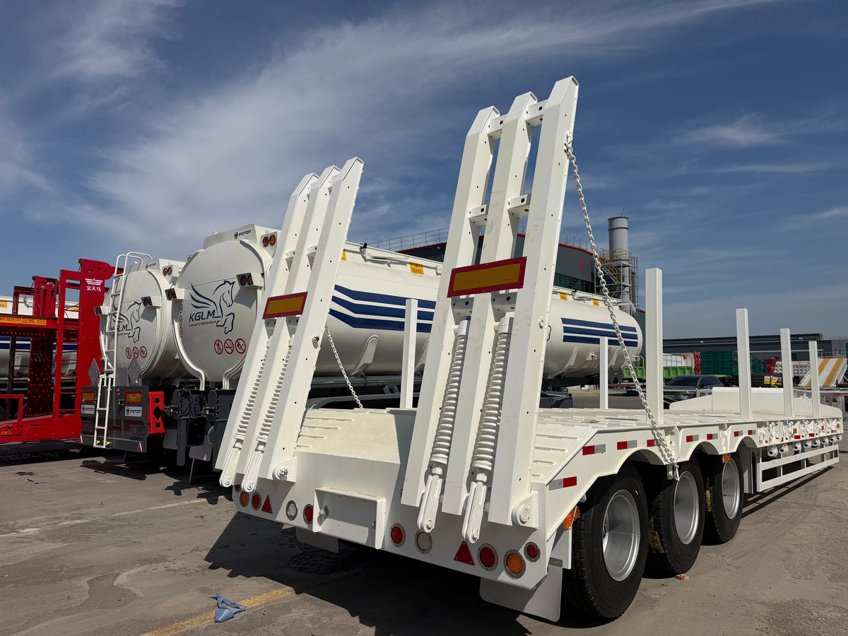 New XCMG XG0CDT860P 72420 kg 13.75 m Lowbed Semi-Trailer