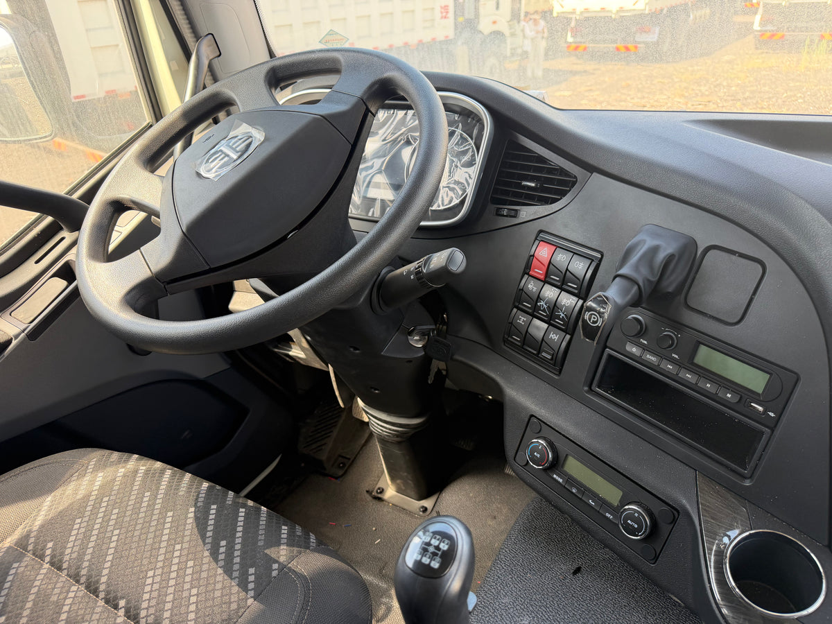 New FAW Jiefang J6P‑390 390 hp 8X4 Dump Truck