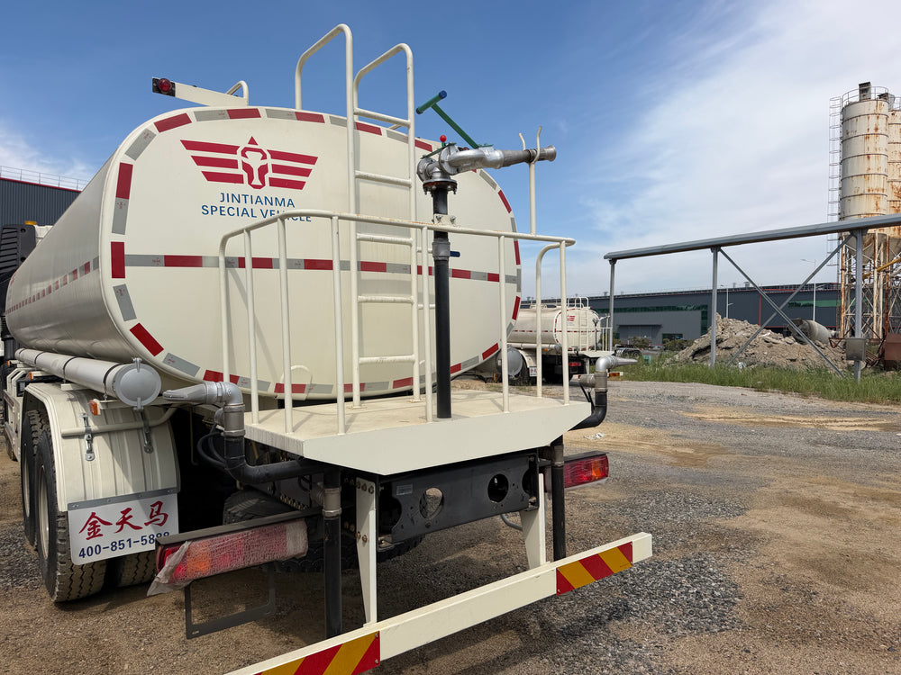 New J6P‑350 350 hp 6X4 Anti-corrosion Liquid Tank Truck