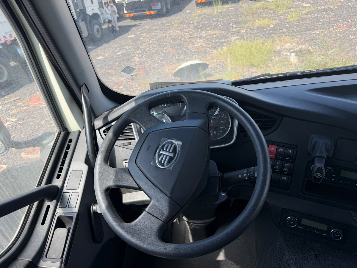 New FAW Jiefang J6P‑390 390 hp 8X4 Dump Truck