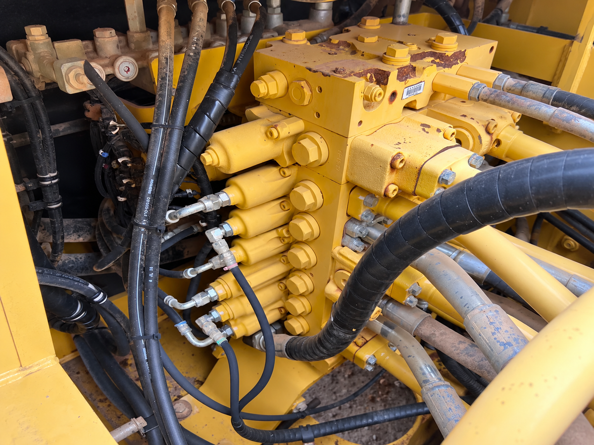 Used 2018 KOMATSU PC360-8M0 33.55 t Crawler Excavator – Unit PC360