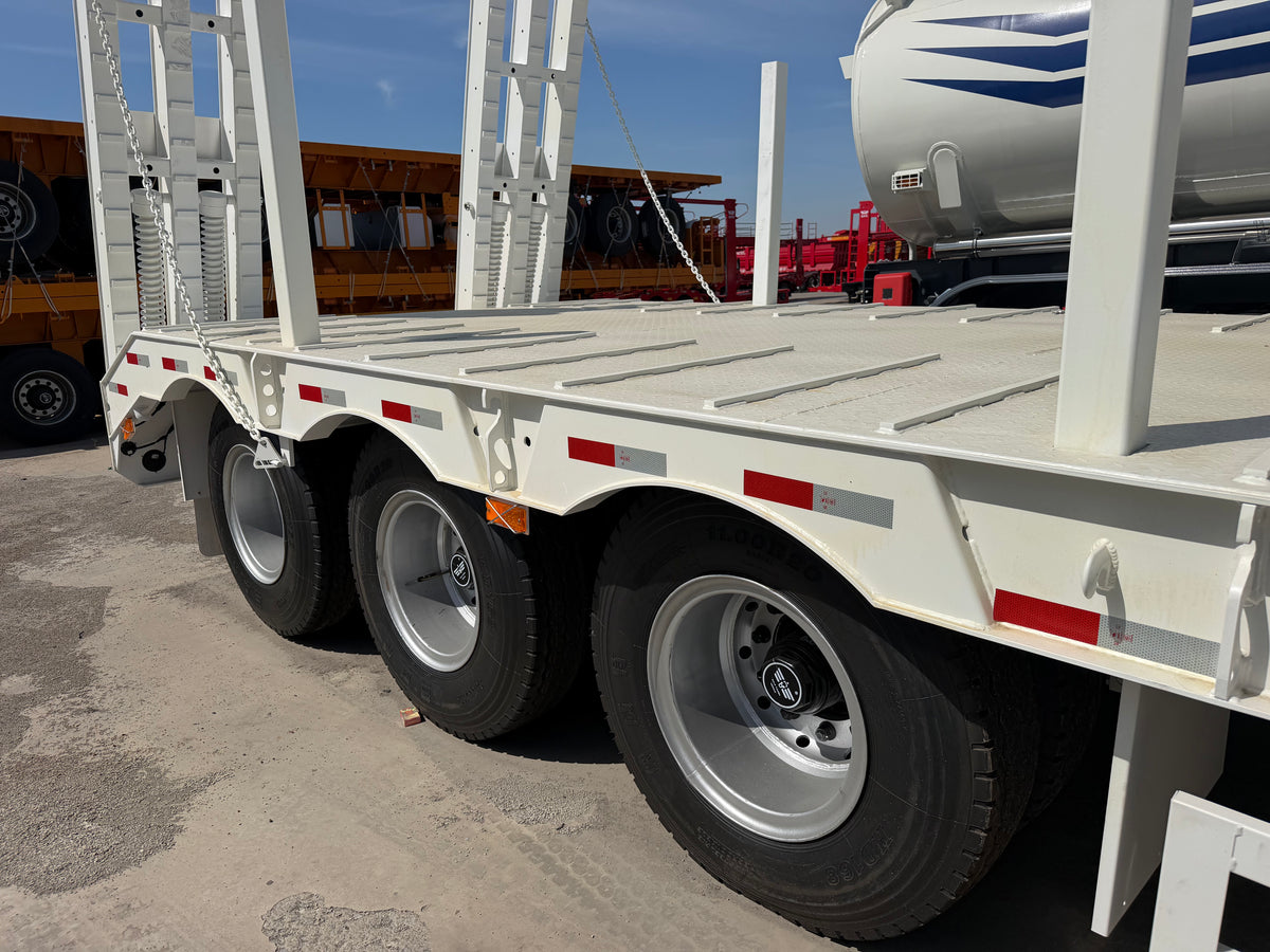 New XCMG XG0CDT860P 72420 kg 13.75 m Lowbed Semi-Trailer