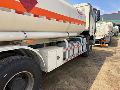New J6P‑350 350 hp 6X4 Oil Tank Truck