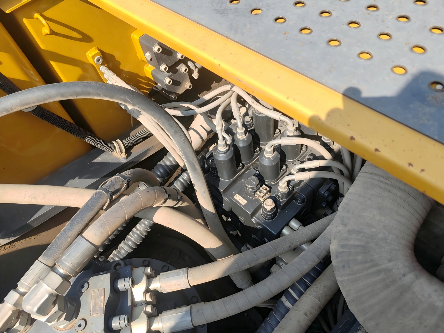 Used XCMG XE600DK MAX 59.5 t Crawler Excavator – Unit 00089