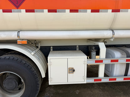 New J6P‑350 350 hp 6X4 Oil Tank Truck