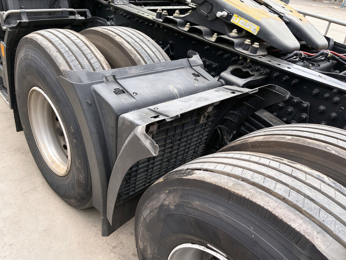 Used 2023 FAW Jiefang J7 660 hp 300,000-400,000km 6X4 Tractor Truck