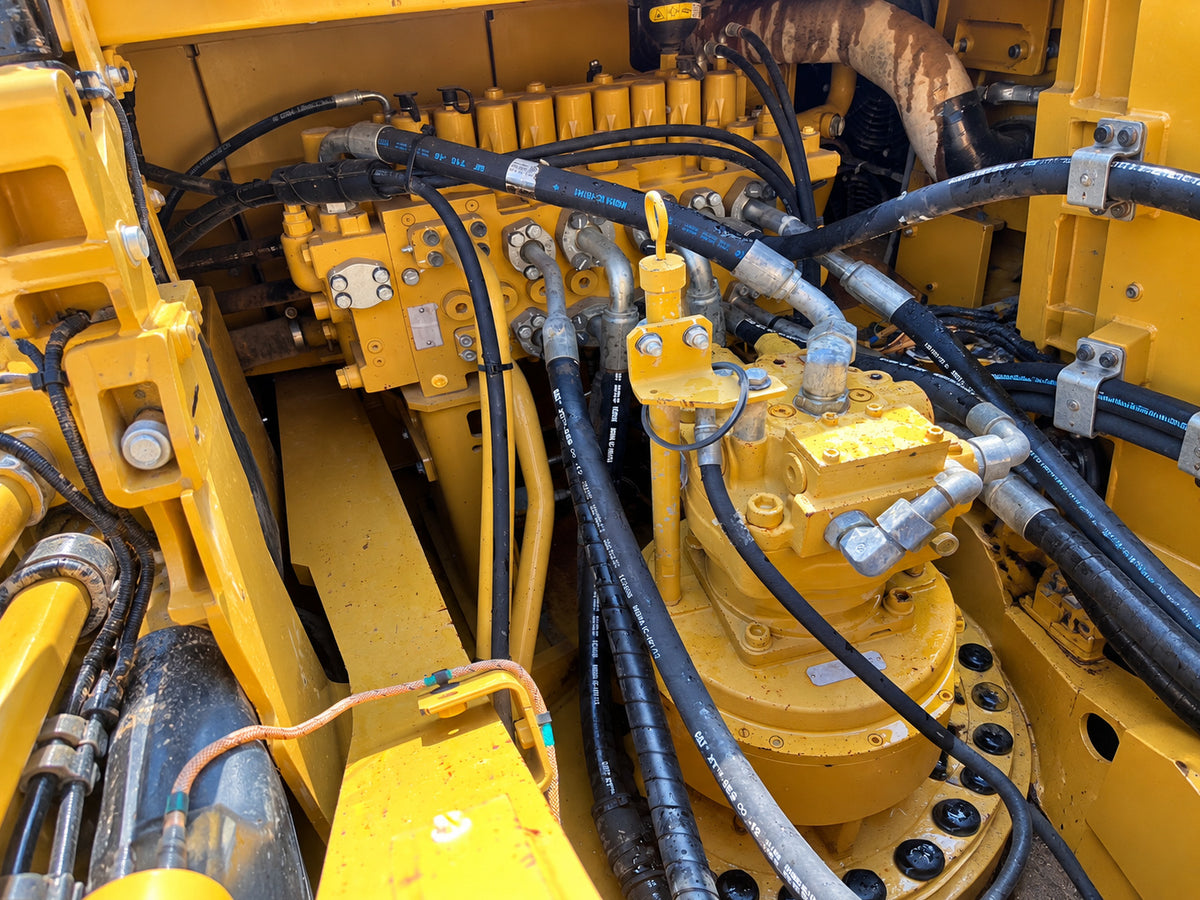 Used 2023 A42 CAT 333 32.9 t 7400h Crawler Excavator – Unit CAT333