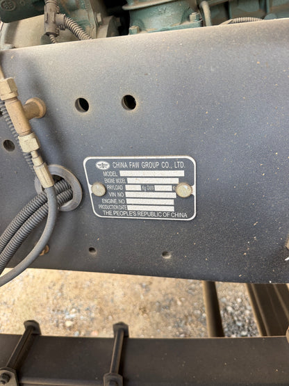 New J6P‑350 350 hp 6X4 Oil Tank Truck