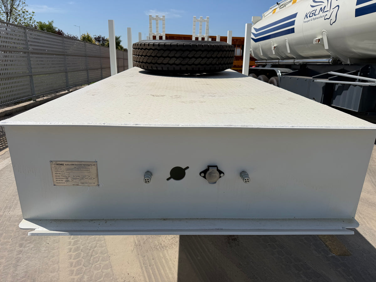 New XCMG XG0CDT860P 72420 kg 13.75 m Lowbed Semi-Trailer
