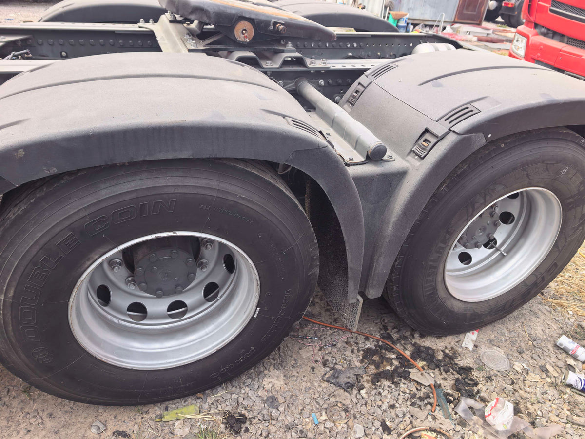 Used 2023 SINOTRUK HOWO 480 hp 200,000 km 6X4 Tractor Truck