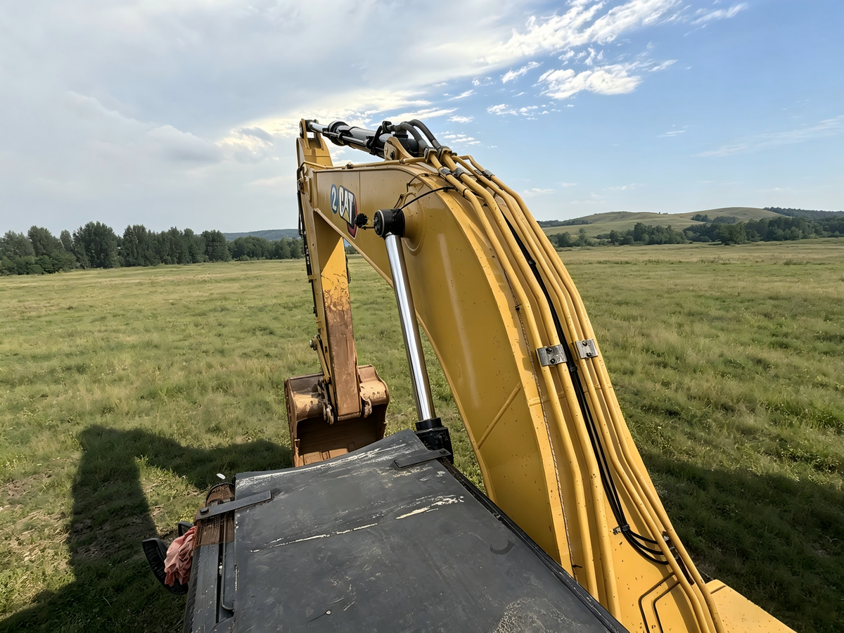 Used CAT 330 30.8 t Crawler Excavator - Unit 336