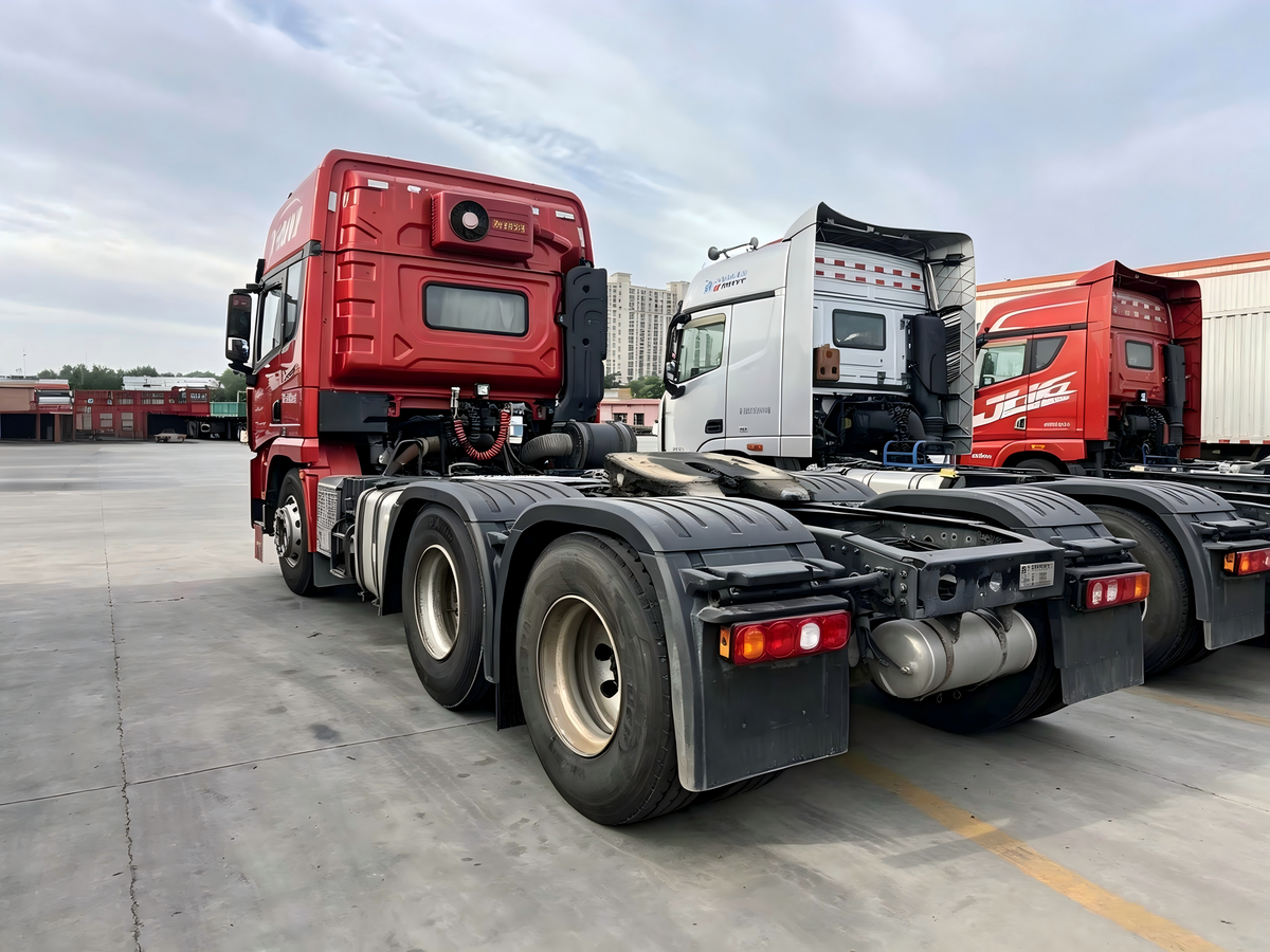 Used SHACMAN X3000 490 hp 6X4 Tractor Truck