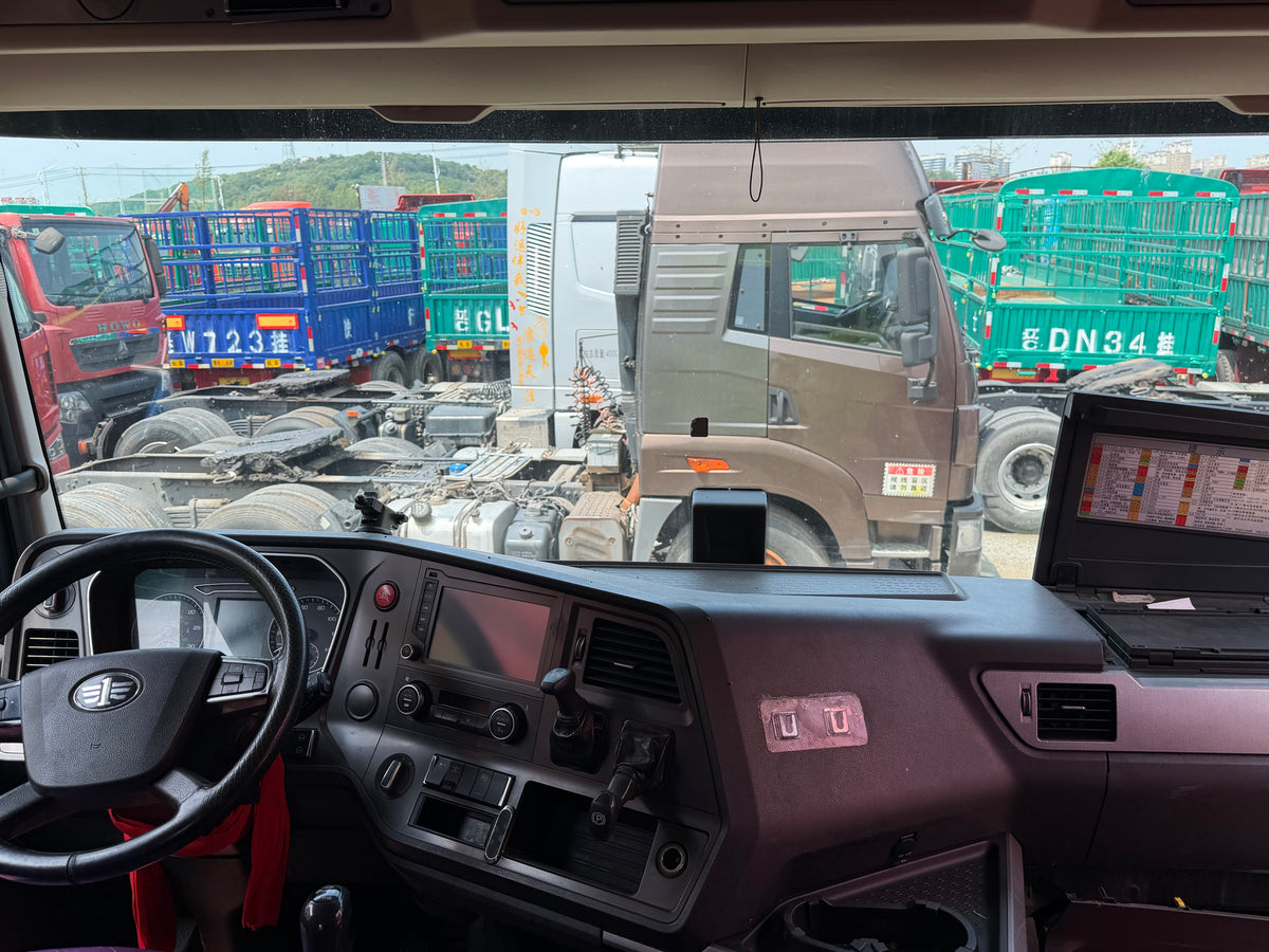 Used FAW Jiefang J6P 550 HP 6×4 Tractor Truck-3811