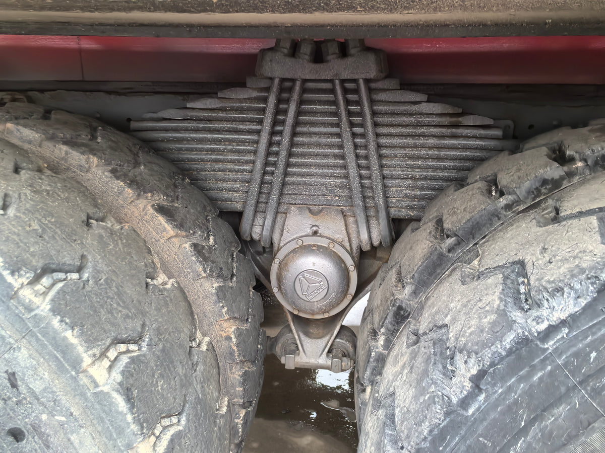 Used Sinotruk HOWO 371 hp 6X4 20,000L Water Sprinkler Truck-001