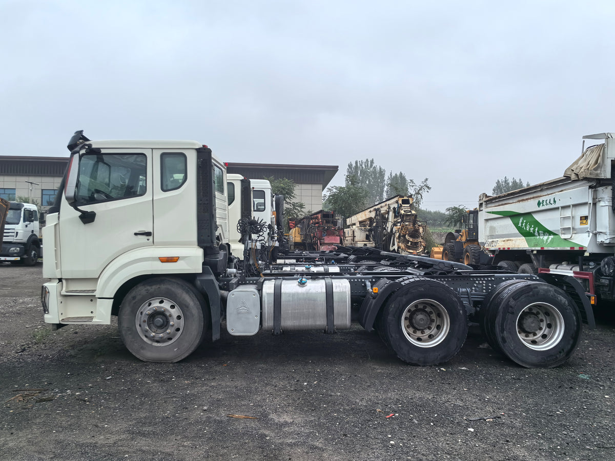 Used Sinotruk HOWO 430 hp 6X4 6.9 m Tractor Truck-001