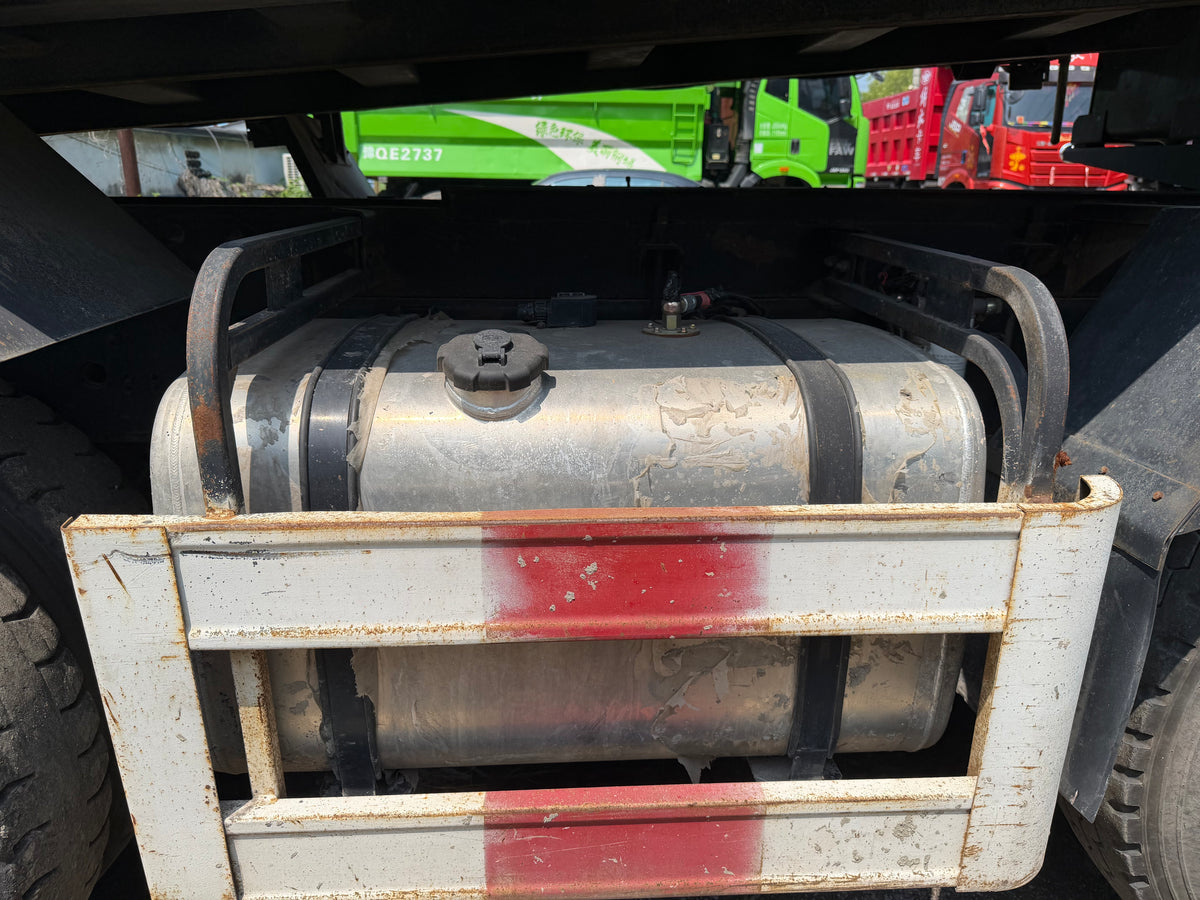 Used FAW Jiefang HanV 2.0 340 hp 8X4 5.8 m Dump Truck-8028