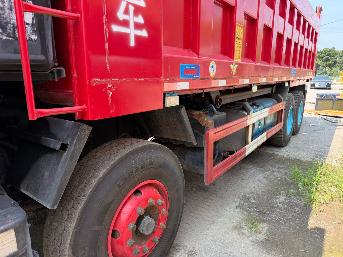 Used FAW Jiefang New J6P 550 hp 8X4 8.8 m China V Dump Truck-9509