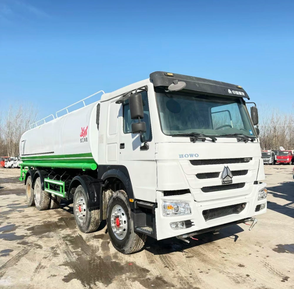 Used Sinotruk HOWO 371 hp 8X4 30m³ Water Sprinkler Truck