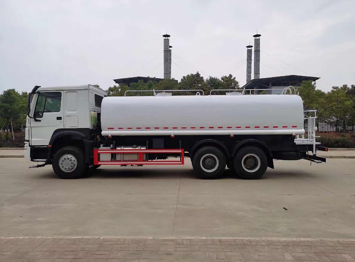 Used Sinotruk HOWO 371 hp 6X4 20m³ Water Sprinkler Truck