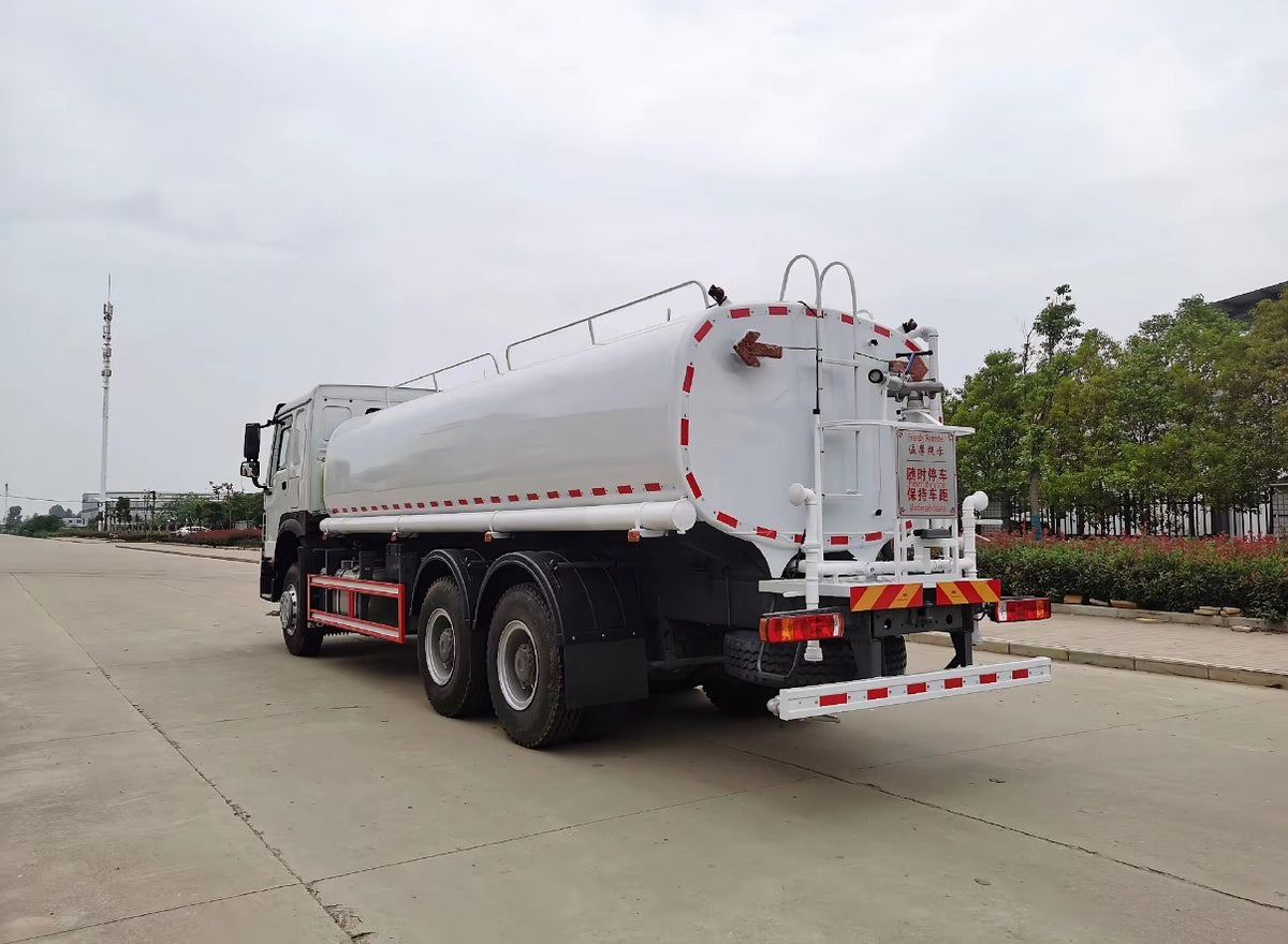 Used Sinotruk HOWO 371 hp 6X4 20m³ Water Sprinkler Truck