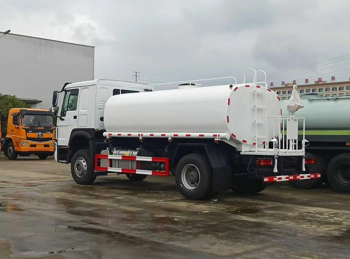 Used Sinotruk HOWO 220~280 hp 4X2 Water Sprinkler Truck