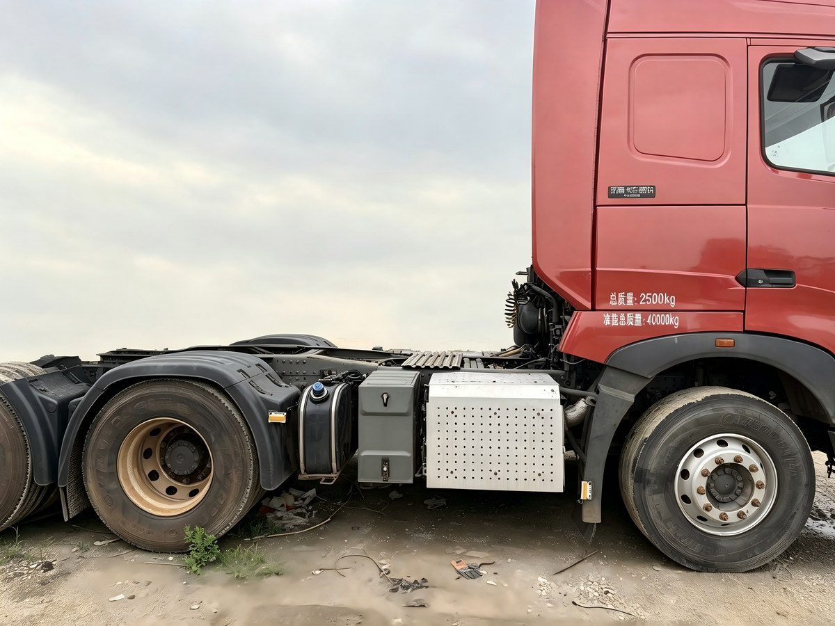 Used SINOTRUK HOWO 430 HP 6×4 Tractor Truck-1892