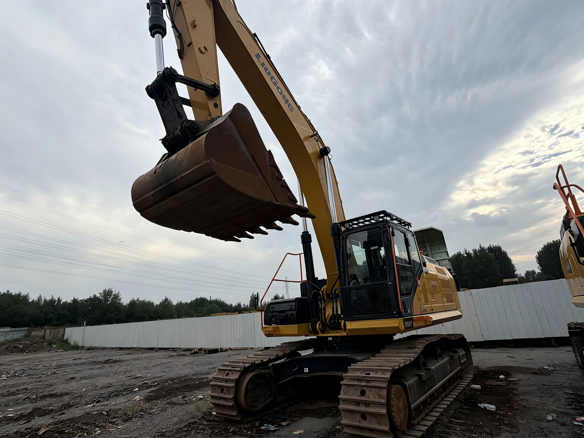 Used 2025 LIUGONG CLG939FGA 39.8 t Crawler Excavator – Unit 939F