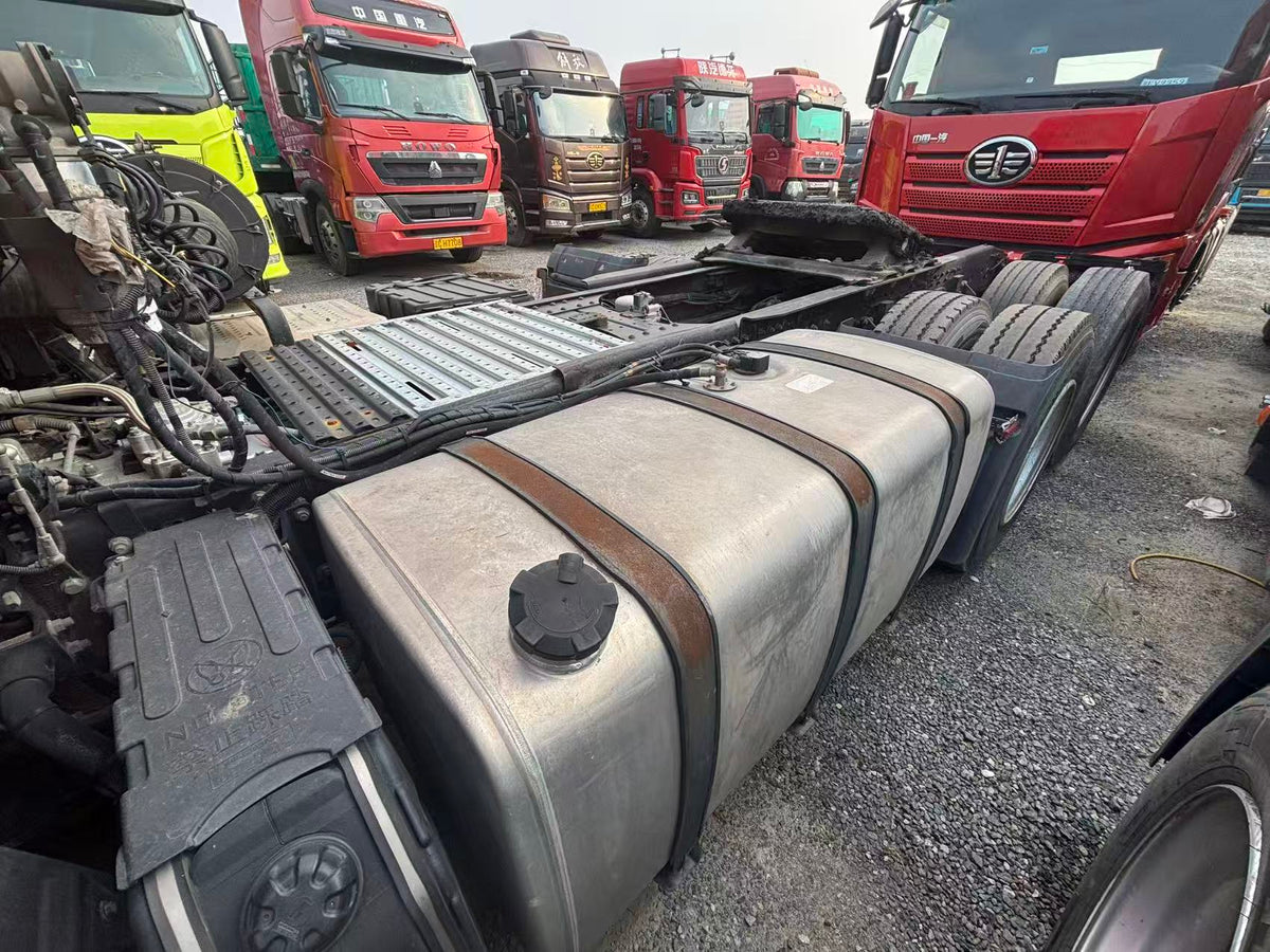 Used Jan 2023 SHACMAN Delong M3000S Manual Transmission 430 hp 366625km 6X4 Tractor Truck
