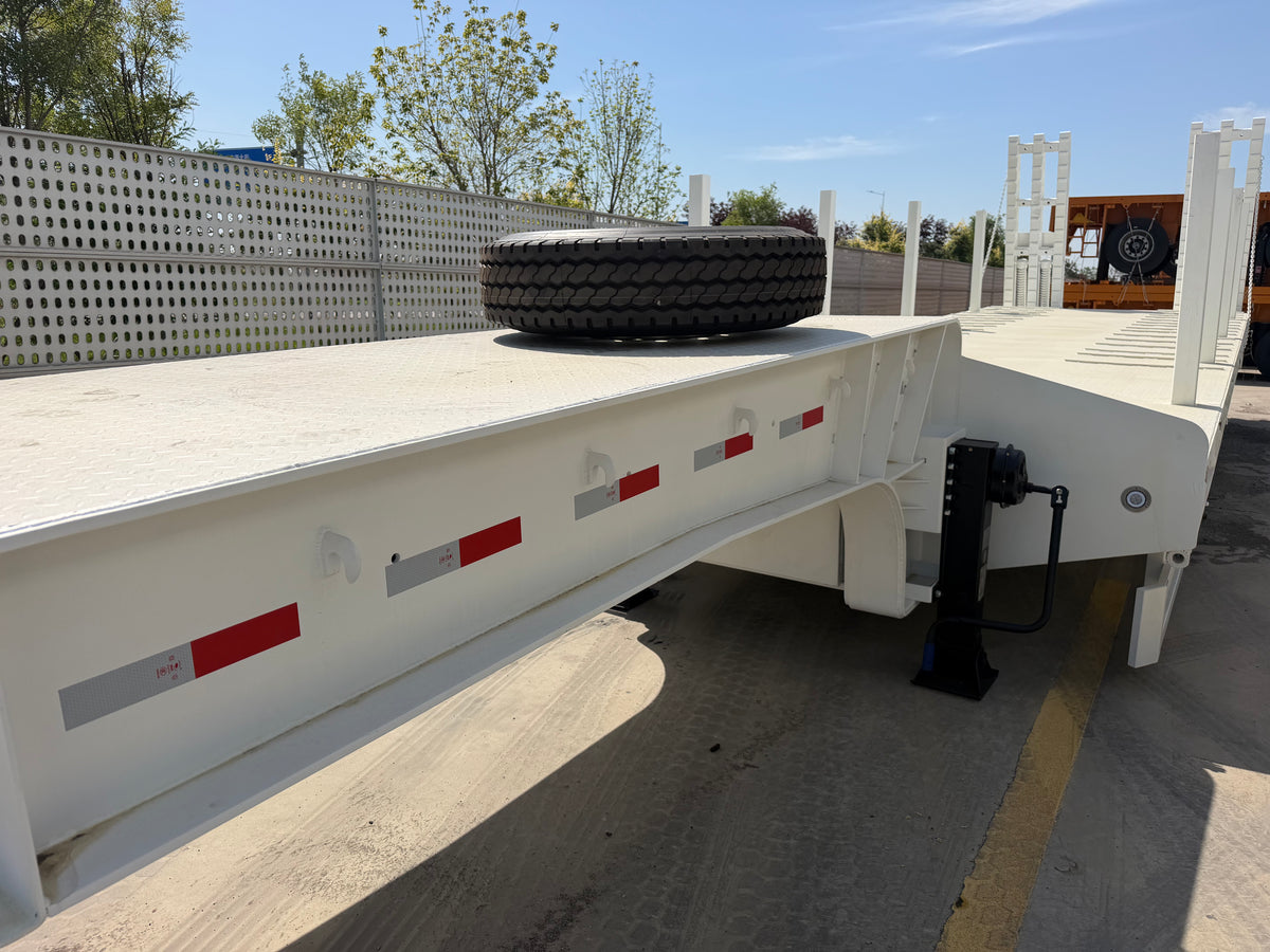 New XCMG XG0CDT860P 72420 kg 13.75 m Lowbed Semi-Trailer