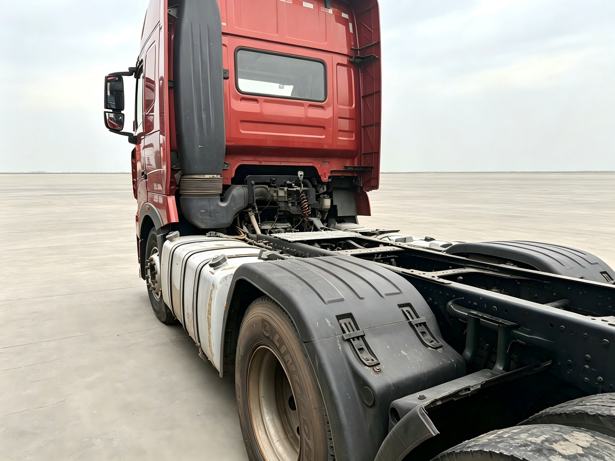 Used SINOTRUK HOWO 430 HP 6×4 Tractor Truck-1892