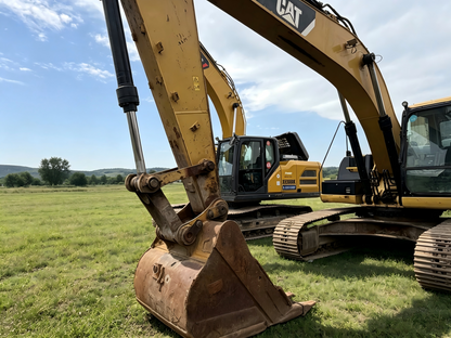 Used CAT 326D2L 29.24 t Crawler Excavator - Unit 326