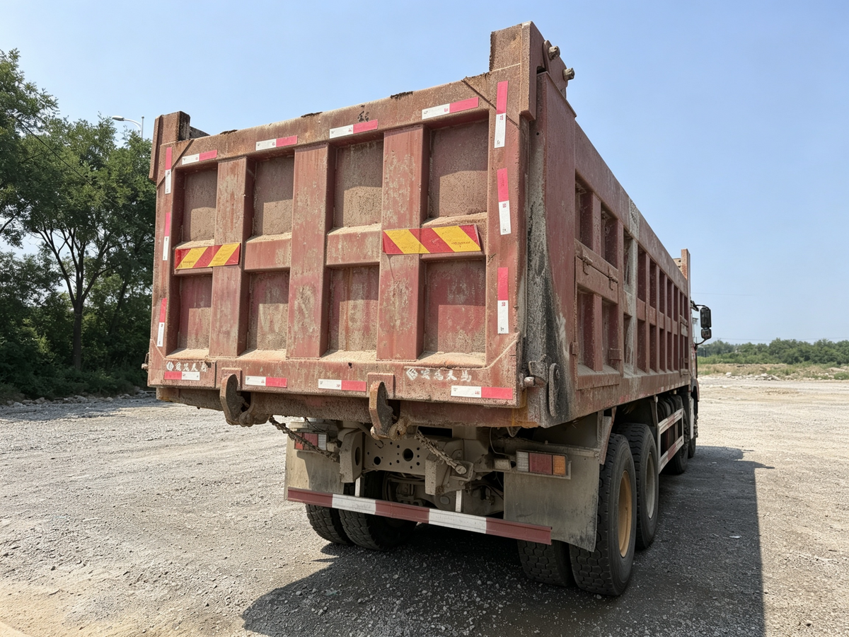 Used SINOTRUK HOWO 440 HP 8×4 Rear Tipping Dump Truck-543