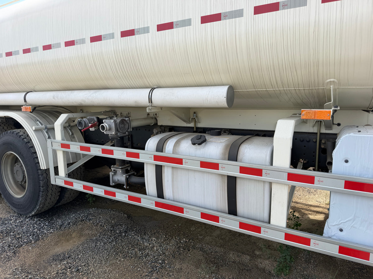 New J6P‑350 350 hp 6X4 Anti-corrosion Liquid Tank Truck