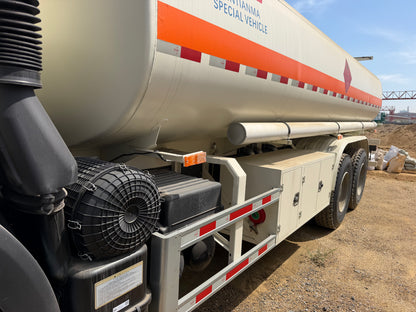 New J6P‑350 350 hp 6X4 Oil Tank Truck