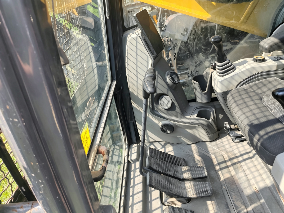 Used XCMG XE600DK MAX 59.5 t Crawler Excavator - Unit 00101