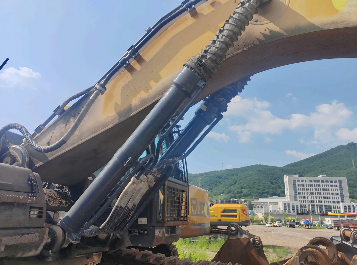 Used XCMG XE600DK MAX Crawler Excavator, 50‑Ton Unit 00018