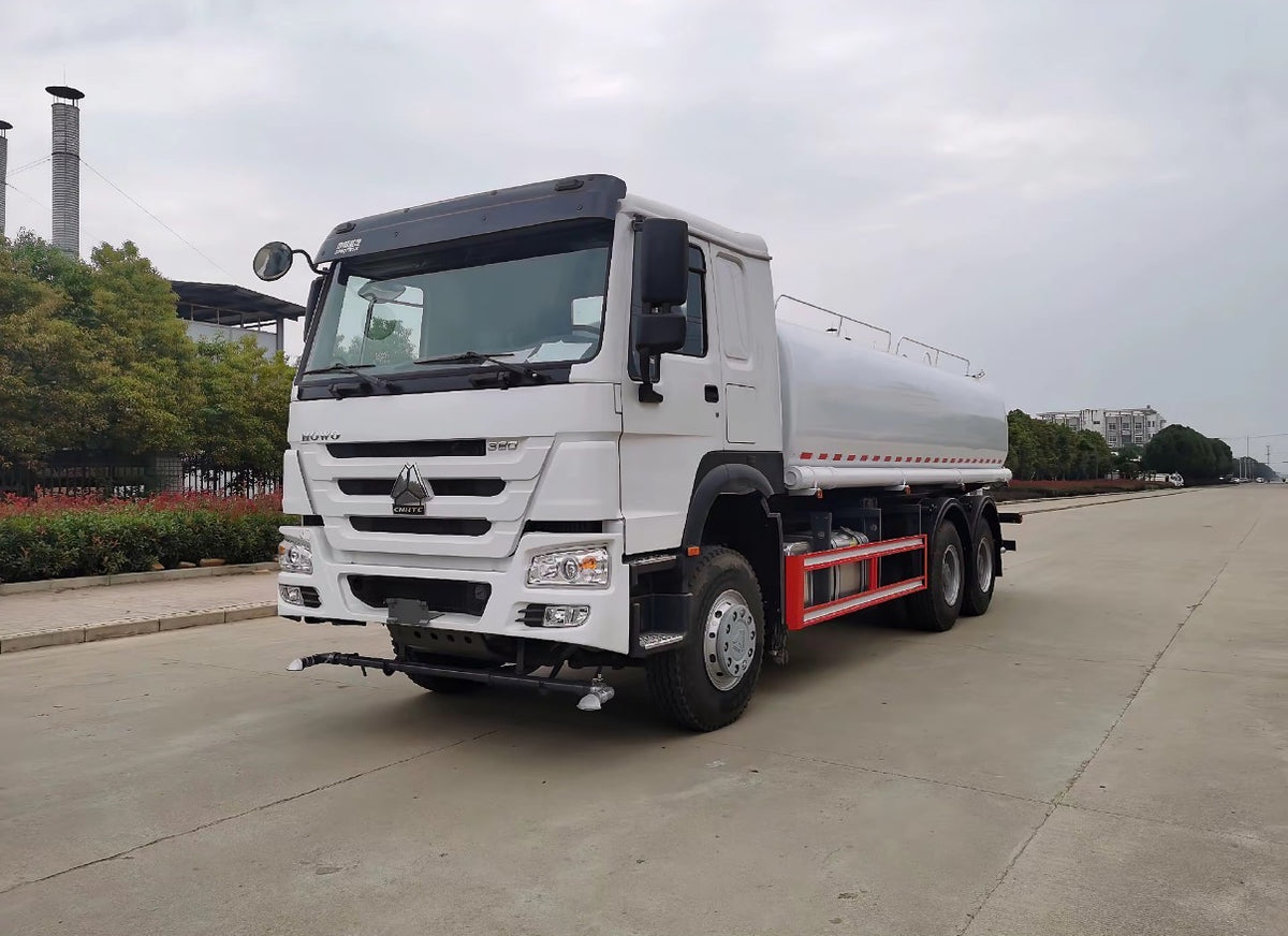 Used Sinotruk HOWO 371 hp 6X4 20m³ Water Sprinkler Truck