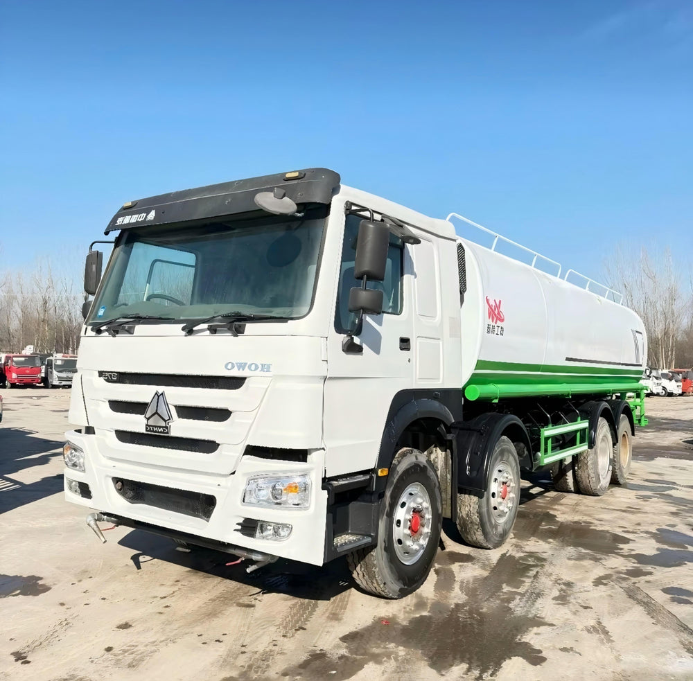 Used Sinotruk HOWO 371 hp 8X4 30m³ Water Sprinkler Truck