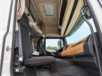 Used 2023 Shacman X6000 610 hp 6X4 220,000km Tractor Truck
