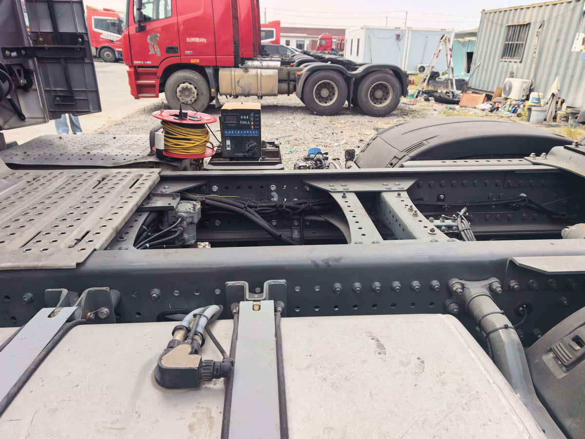 Used 2023 SINOTRUK HOWO 480 hp 200,000 km 6X4 Tractor Truck