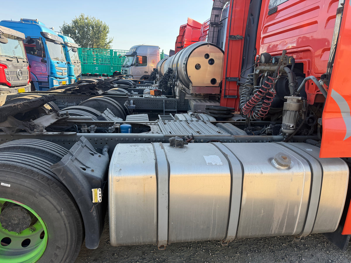 Used SINOTRUK SITRAK C7H 480 hp 6X4 6.895 m Tractor Truck