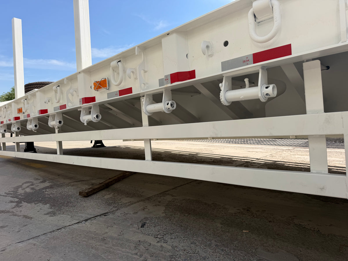New XCMG XG0CDT860P 72420 kg 13.75 m Lowbed Semi-Trailer